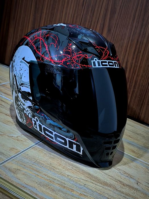 Каска Icon Skull 18 Airflite M