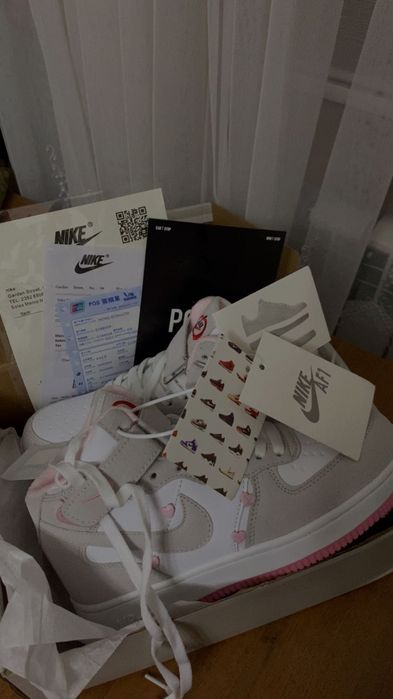 Кроссовки женский