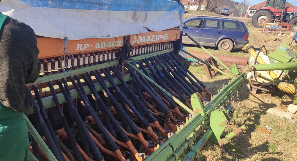 Vând freze cu semănători