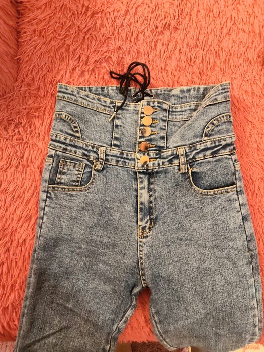 Джинсы скинни с корсетом