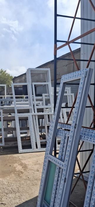 Изготовление окон двери витражей