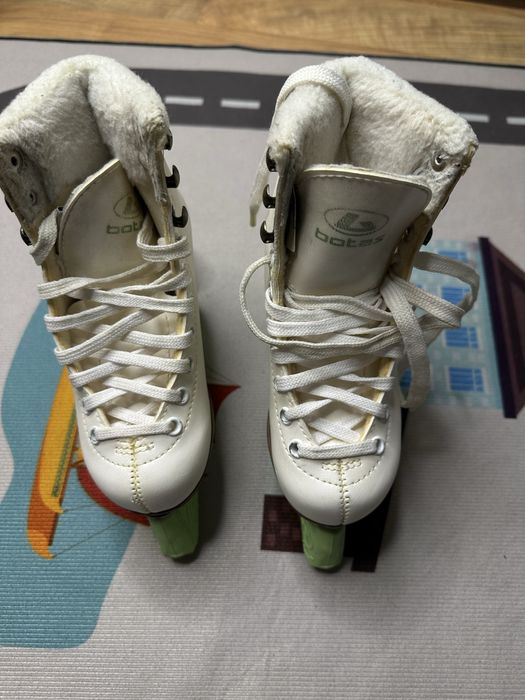 Продам профессиональные  коньки