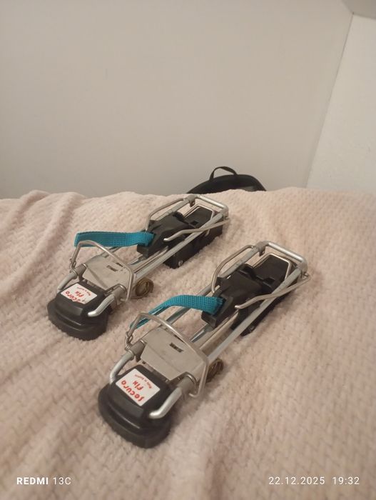 Adaptor schi pentru schi de tură