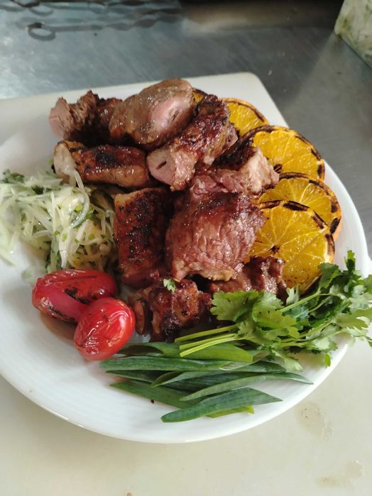 Повар шашлычник, казан.