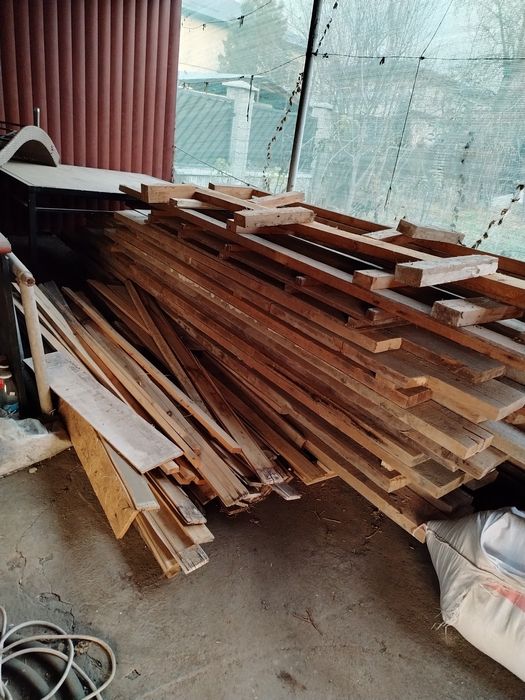 Продам доски б/у в хорошем состоянии.