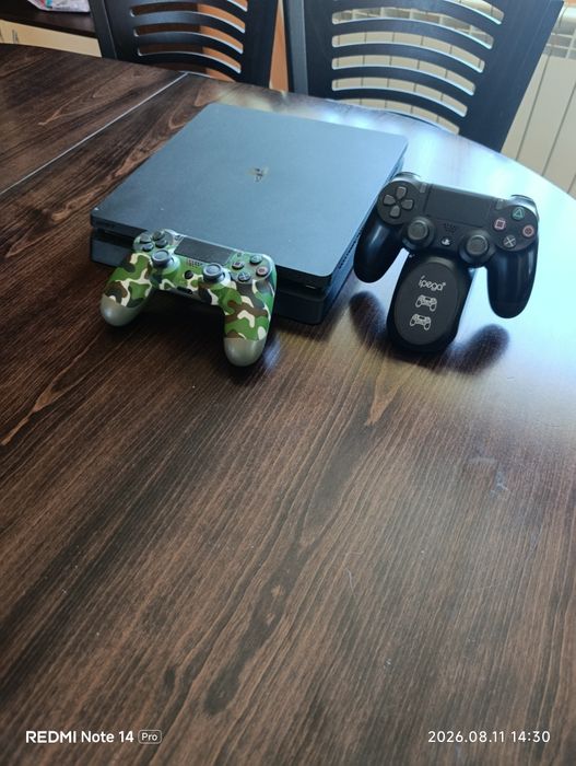 PS4 Slim 500GB с два контролера