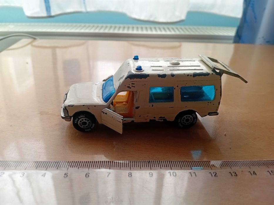 Masinuta metal SIKU Mercedes W123 salvare Germania