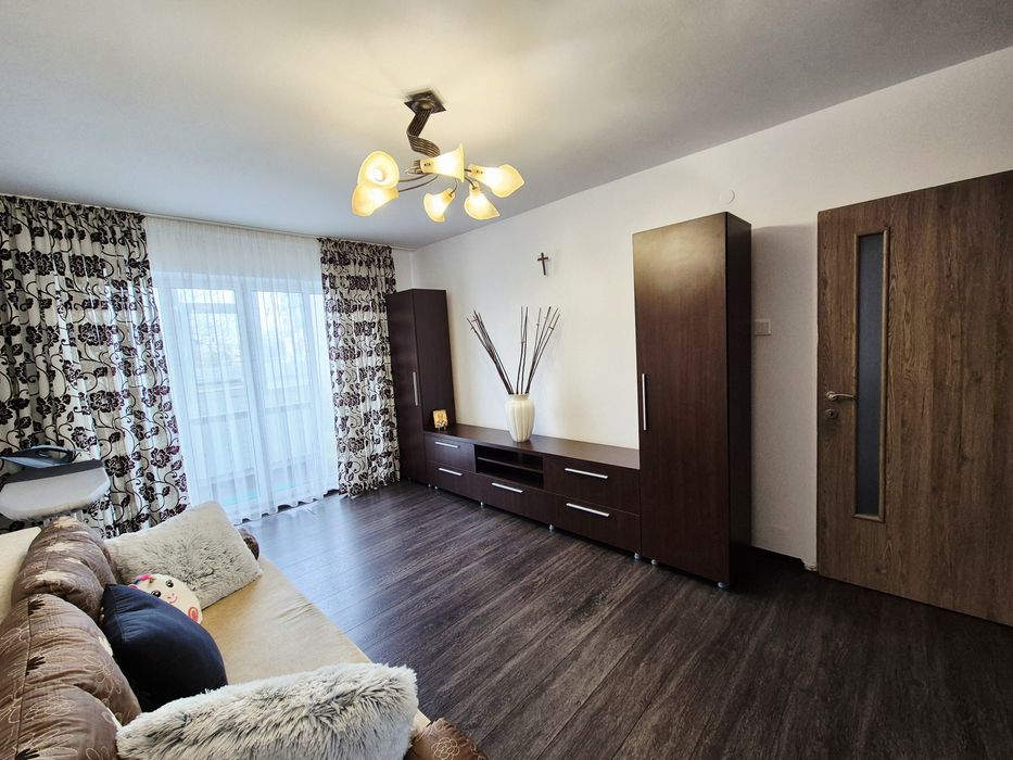 Vând apartament cu 3 camere, 61 mp, 1/10, 1978, Bariera Bucureşti. Accept credit ipotecar