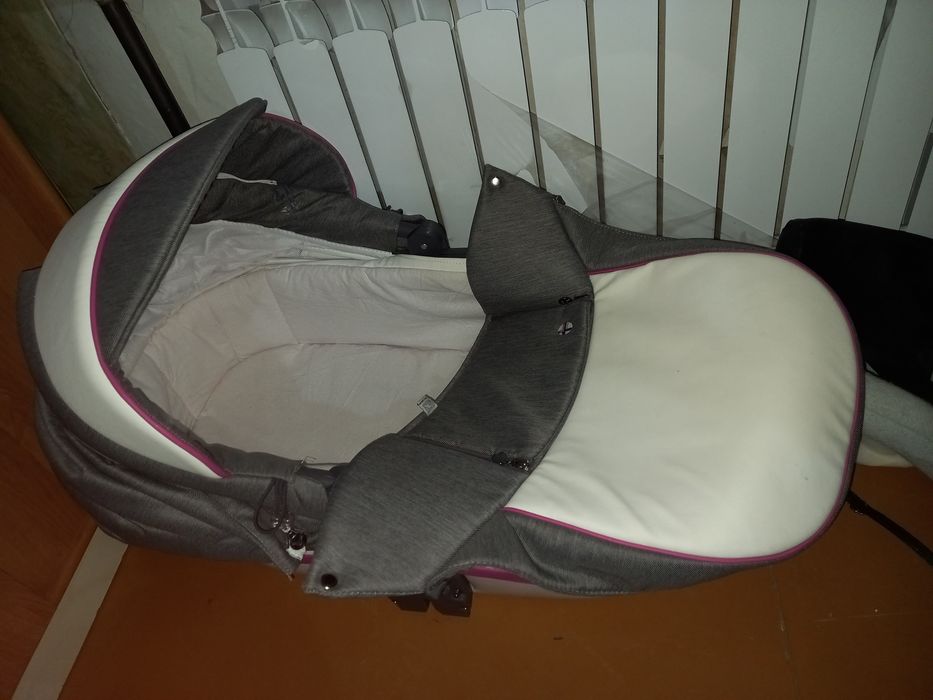 Продам коляску 3 в 1 adamex vicco