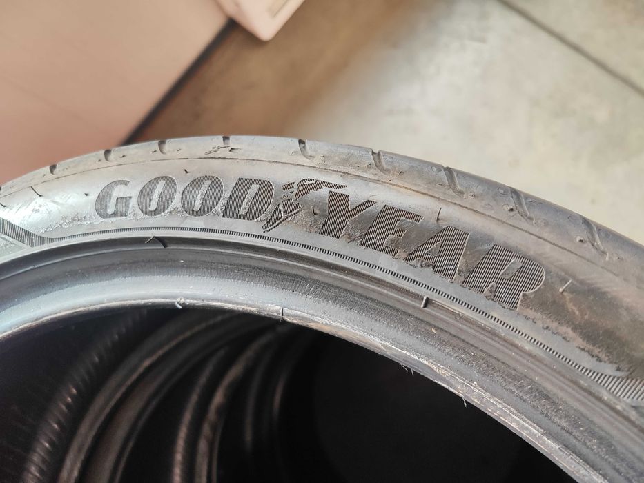 2бр. летни гуми 255/35/19 Goodyear