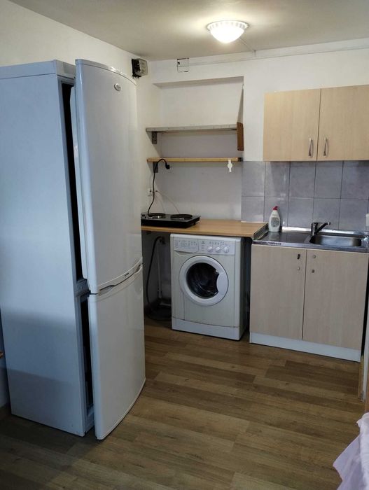 Camera de inchiriat la curte Cartier Damaroaia