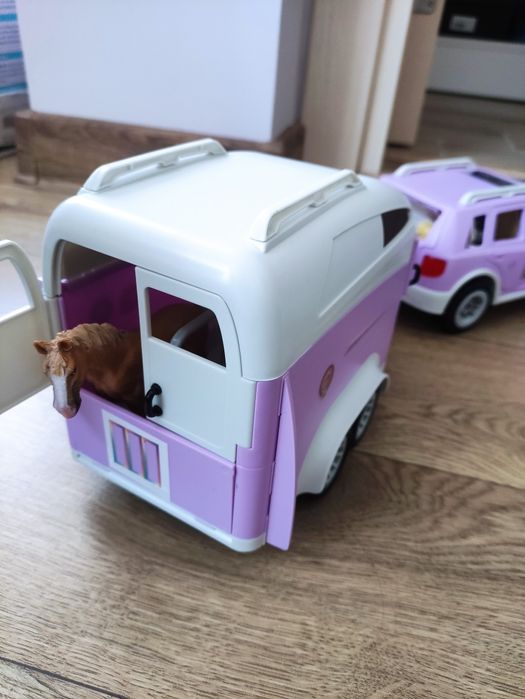 Джип с ремарке за ферма