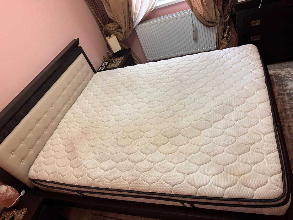 Vănd pat cu noptier, comodă și somieră