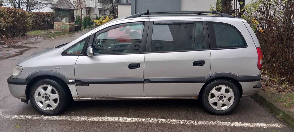 Vând Opel Zafira