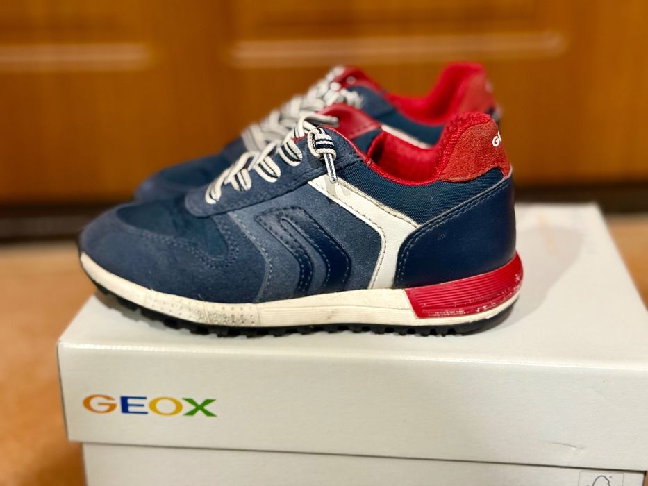 Детские замшевые кроссовки Geox