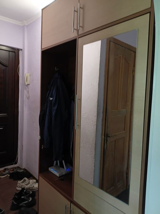 Шкаф в прихожей с зеркалом