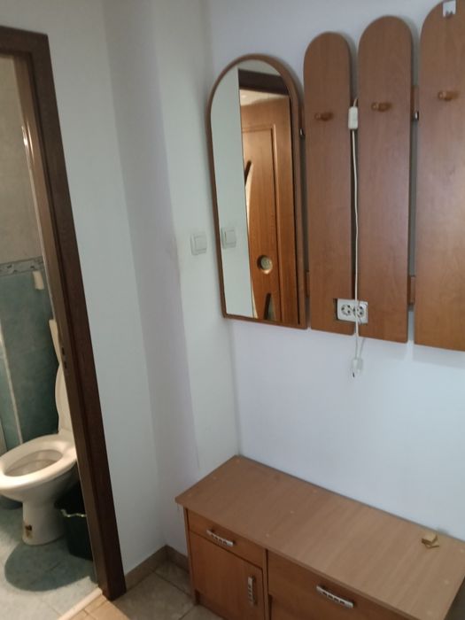 Închiriez garsonieră. pe termen lung.
