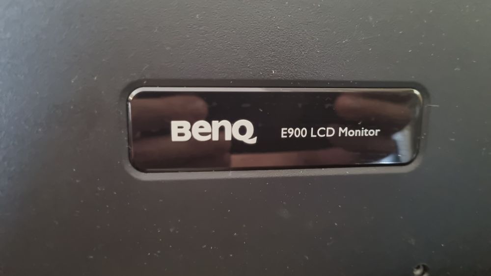 monitor LCD marca BenQ, modelul E900 (cod model: ET-0011-B)