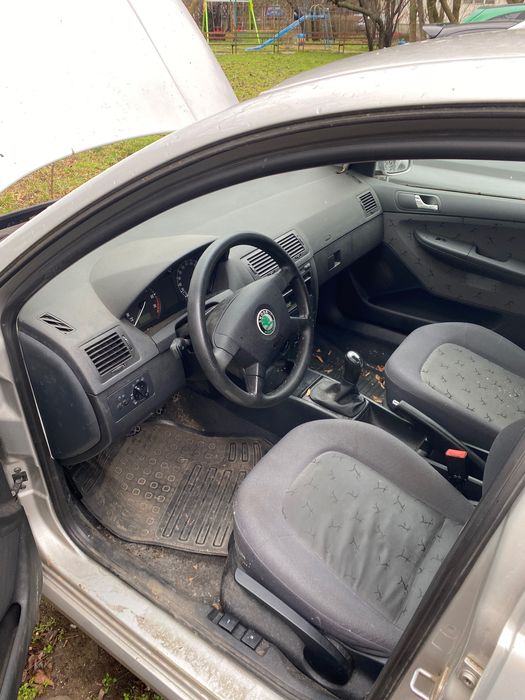 Шкода Фабия бензин 1.4 бензин