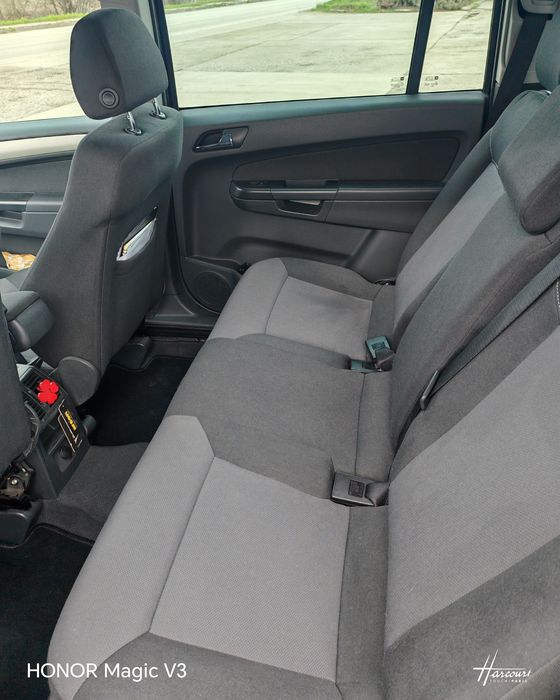 Opel Zafira B ..