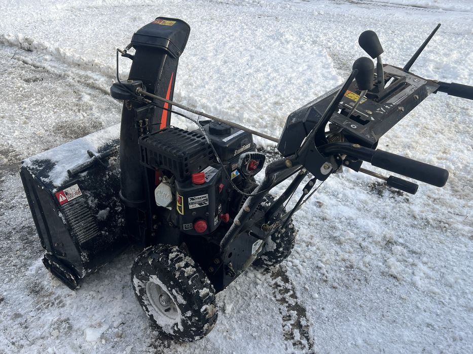 Servicii dezapezire trotuare, curti interioare, alei, intranduri