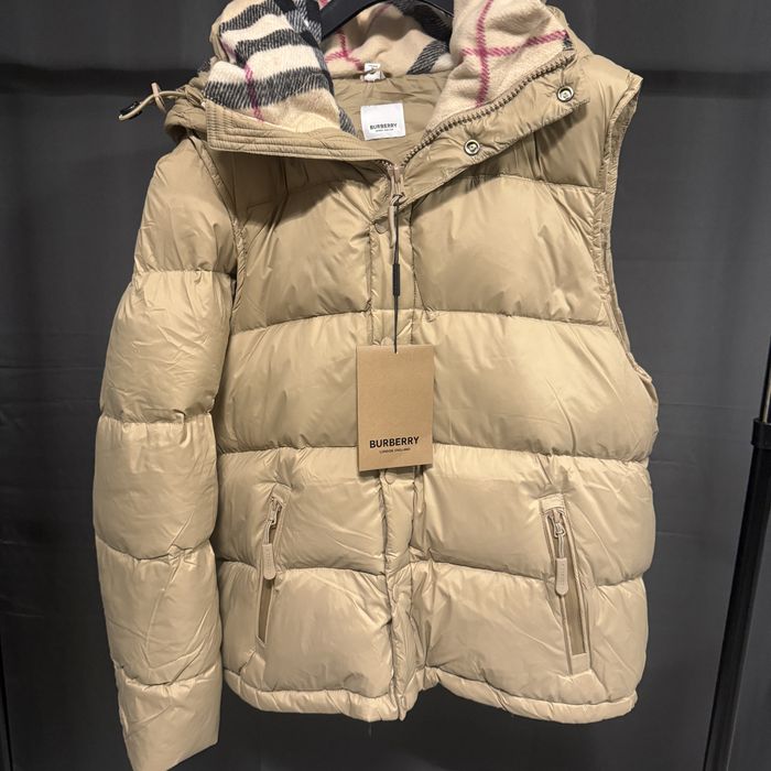 Vand geaca 2in 1 Burberry noua cu eticheta