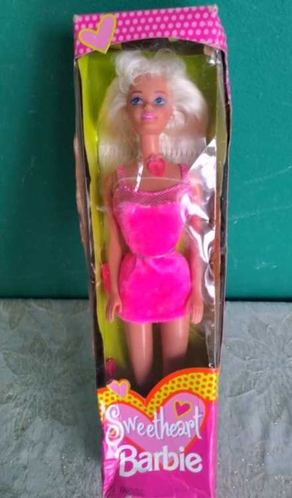 Vand papusi Barbie diferite modele (ofer rechizite Barbie cadou).