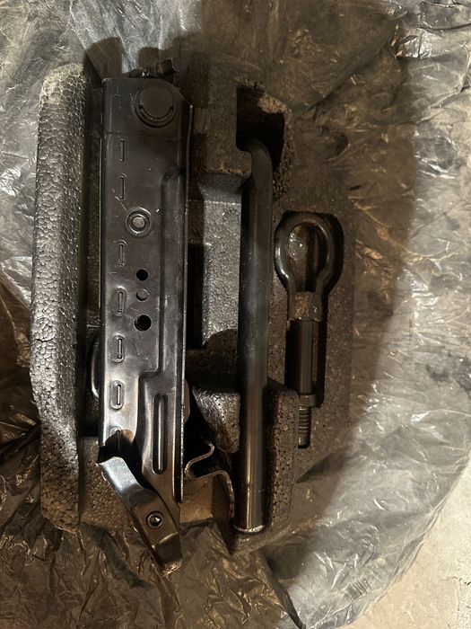 Set cric si cheie OEM-Ford Fiesta 6