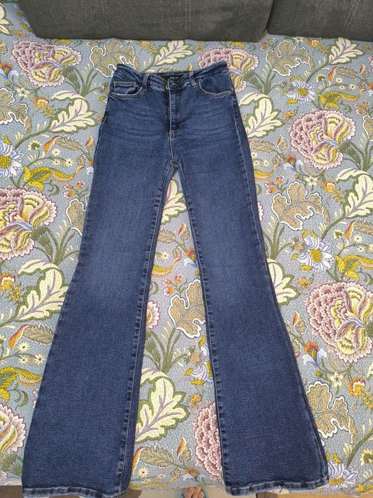 Продаю женские джинсы клёш