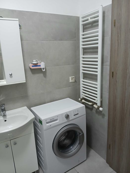 Inchiriez apartament