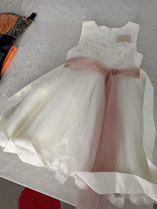 Продам платье на 5-6 лет