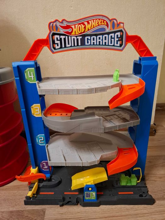 Hot Wheels City гараж за каскади