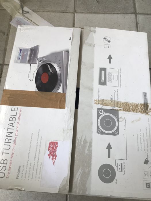 Грамофон ION чисто нов 33/45 оборота