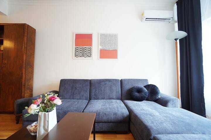 Дава се под наем Тристаен апартамент в София, Иван Вазов - 100 кв.м за 890 € - Снимка #2