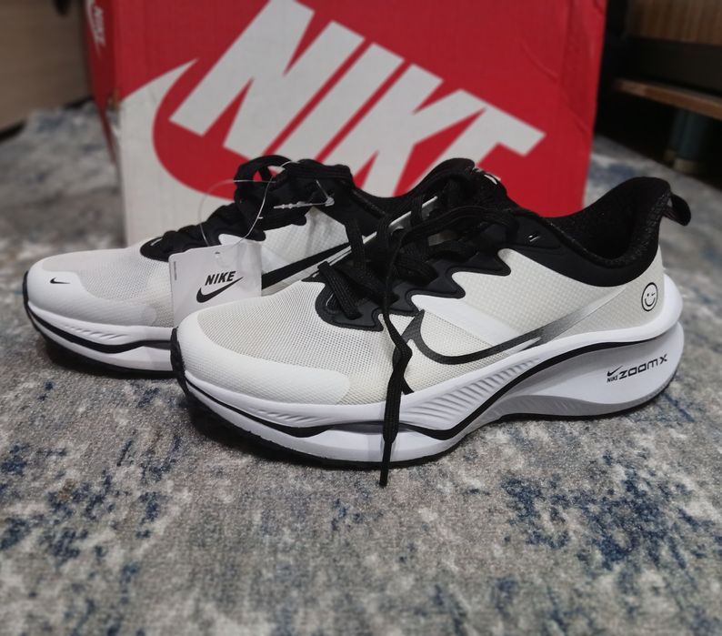 Продам кроссовки NIKE