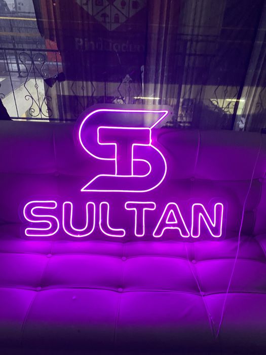 Неоновая вывеска