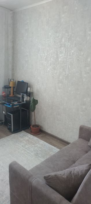 Продам квартиру .