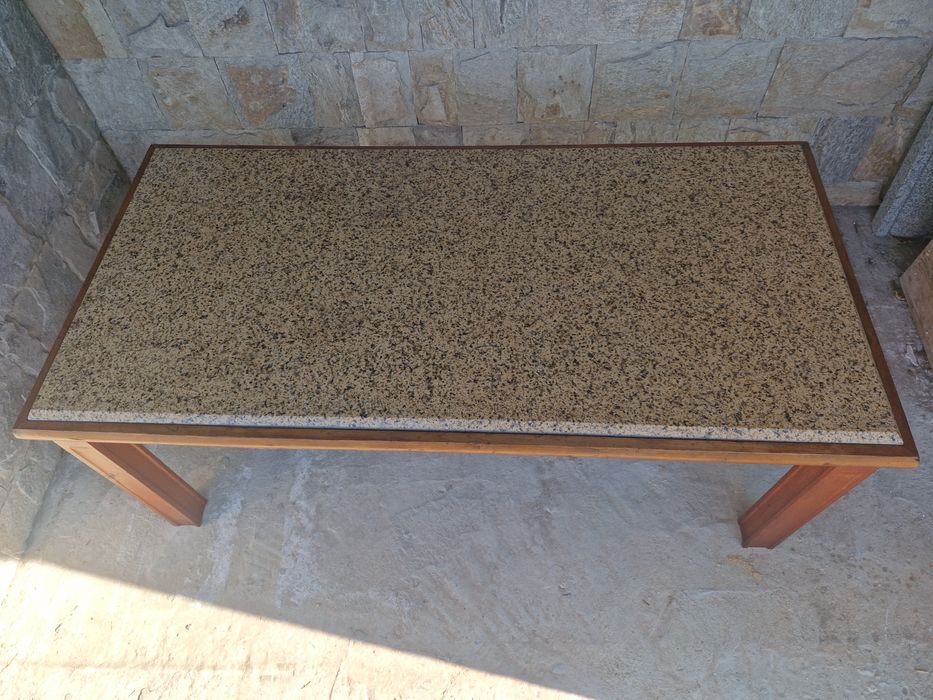 Маса от гранштен плот