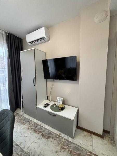 Дава се под наем Двустаен апартамент в Бургас, Център - 52 кв.м за 548.25 € - Снимка #2