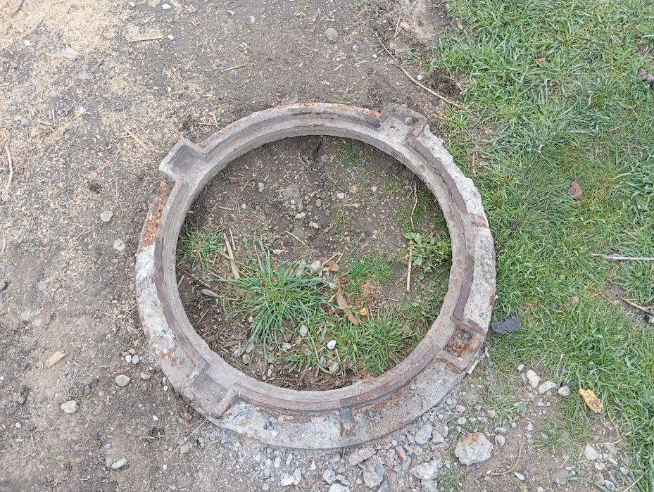Кольцо люка чугунное (советское)