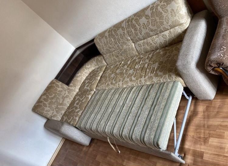 Продам диван угловой.