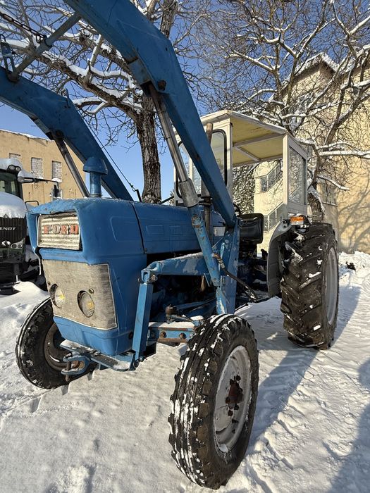 Se vinde Ford 3000 (ih,fiat)