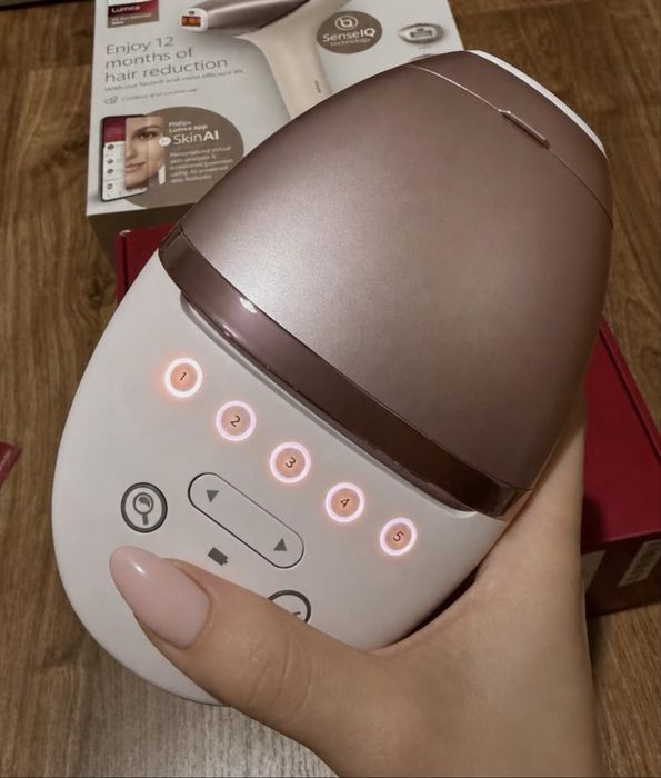 фотоепилатор Philips Lumea IPL 9900, модел BRI977/00