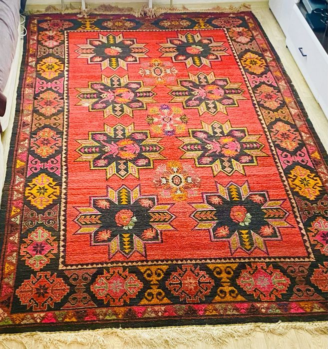 Антикварный ковер ручной работы.