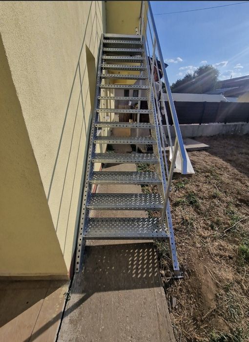 Vând scarii metalice zincate exterioare la cela mai mic preț din Român