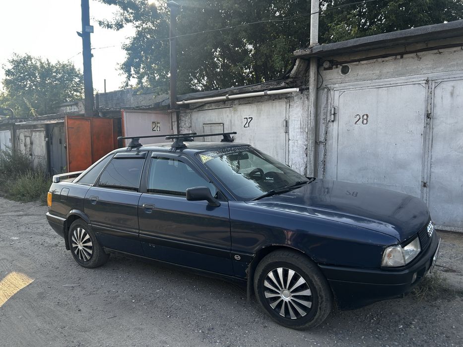 Машина ауди 80 синий