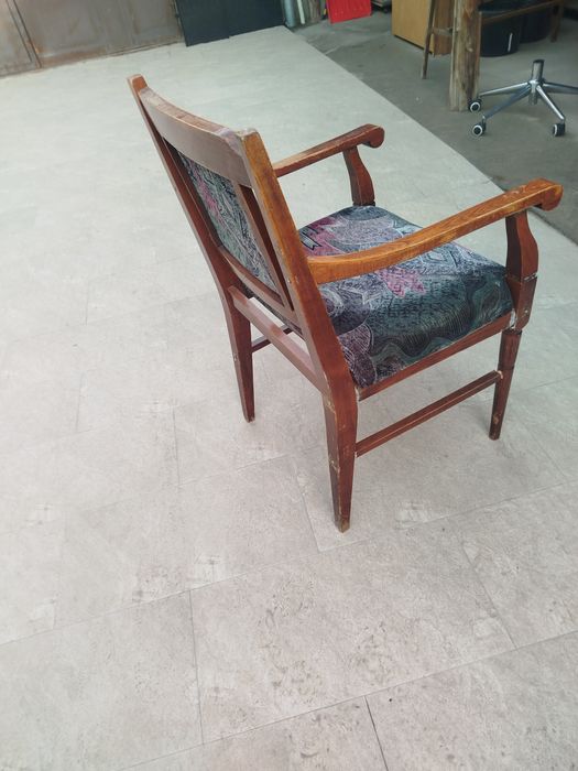 Продам старое кресло