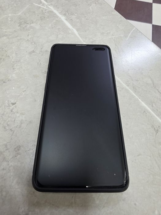 Продам смартфон самсунг С10 5ж