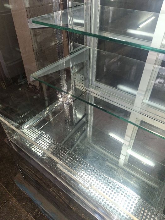 Хладилна витрина отворена