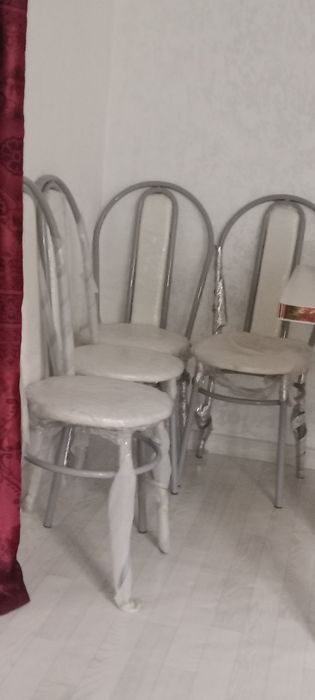 Продается стол и стульчики